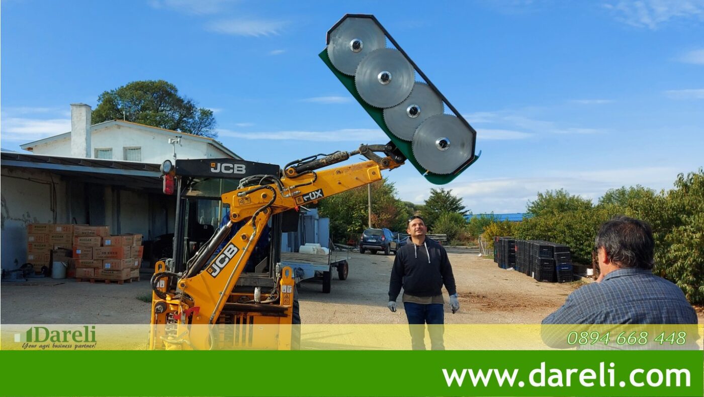 Машина за контурна резитба Coupeco Lamier 4500 за заден монтаж на самоходна машина JCB CX1