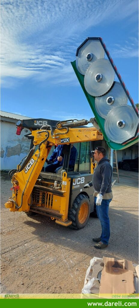 Машина за контурна резитба Coupeco Lamier
4500 за заден монтаж на самоходна машина JCB CX1
